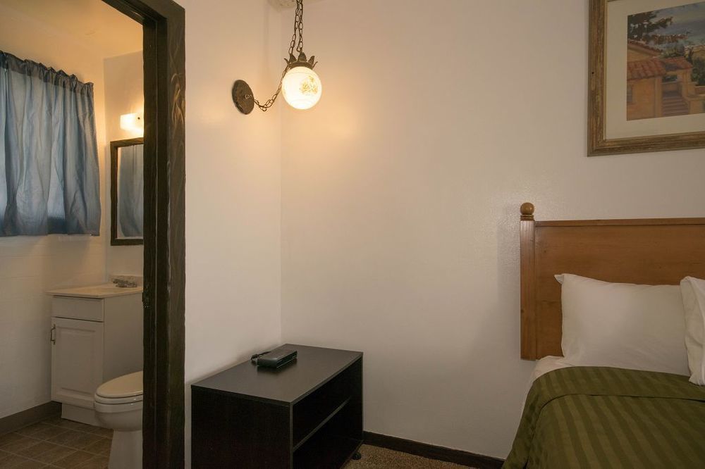 Scandia Motel Carlsbad Ngoại thất bức ảnh